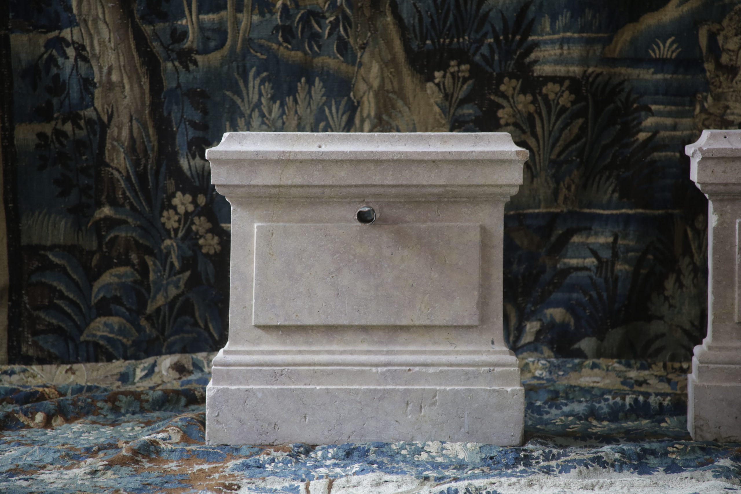Fontaine en pierre néoclassique