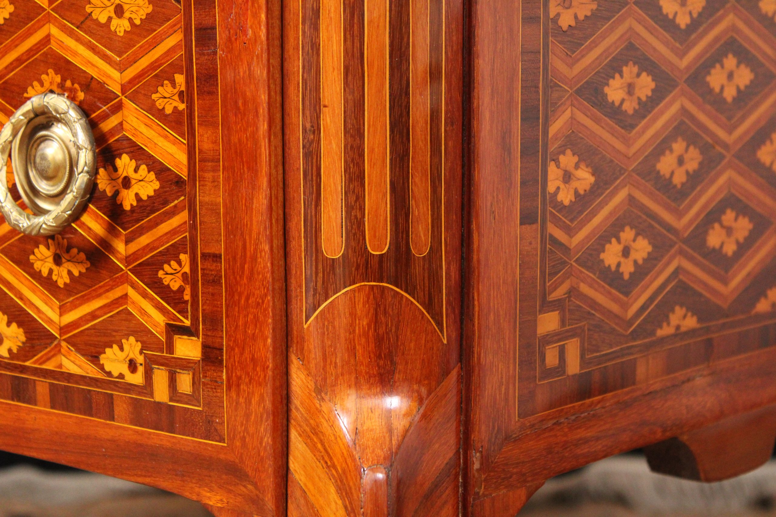 Commode en marqueterie d’époque transition, vers 1770 – Image 3