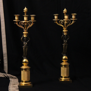 Paire de candélabres en bronze patiné et doré, à trois lumières, Epoque Restauration, XIXe
