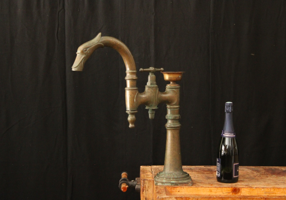 Important robinet de fontaine en bronze patiné, fin XIXes