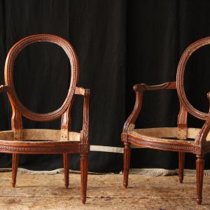 Paire de fauteuils Cabriolets d'époque Louis XVI Estampillée Georges Jacob