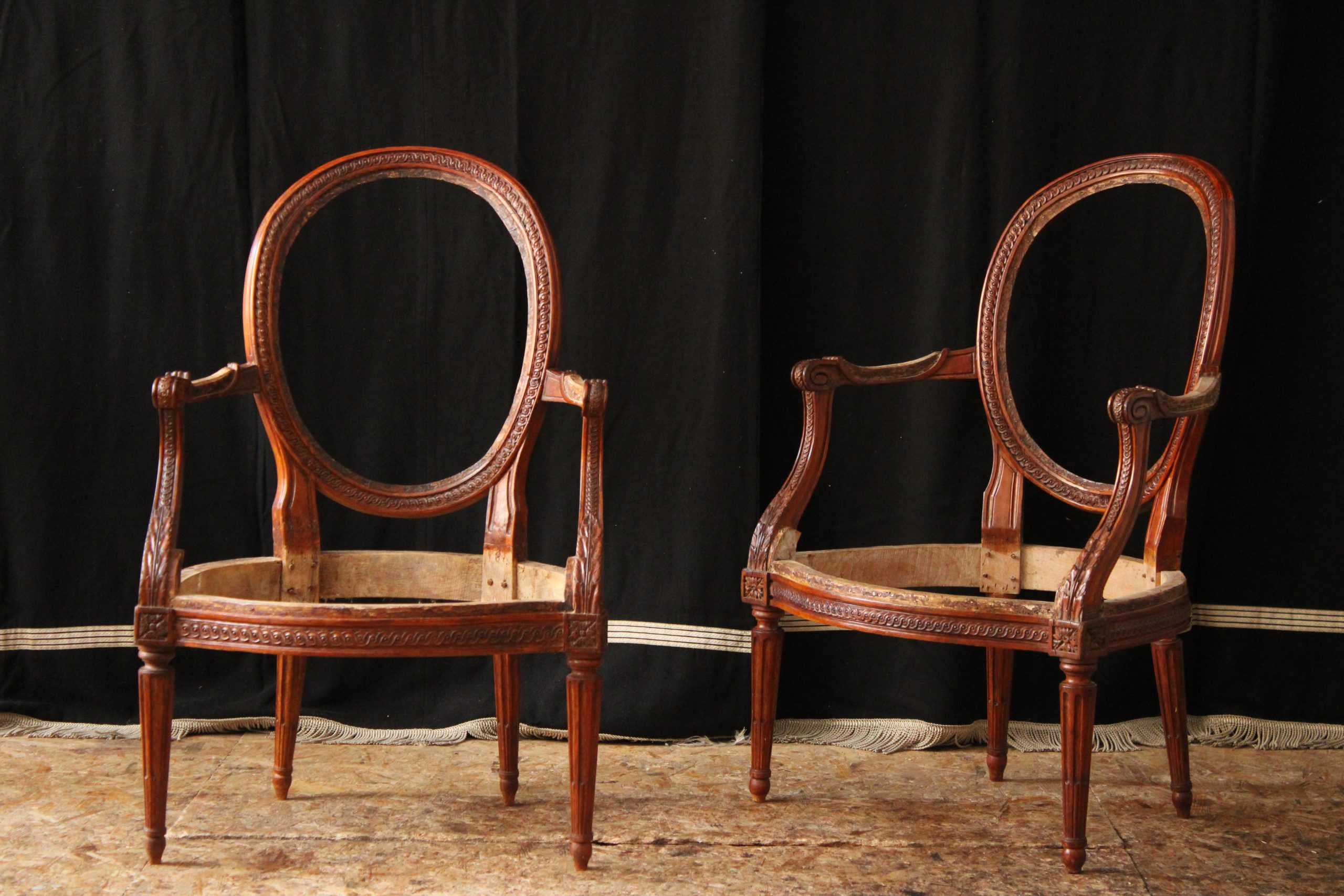 Paire de fauteuils Cabriolets d'époque Louis XVI Estampillée Georges Jacob