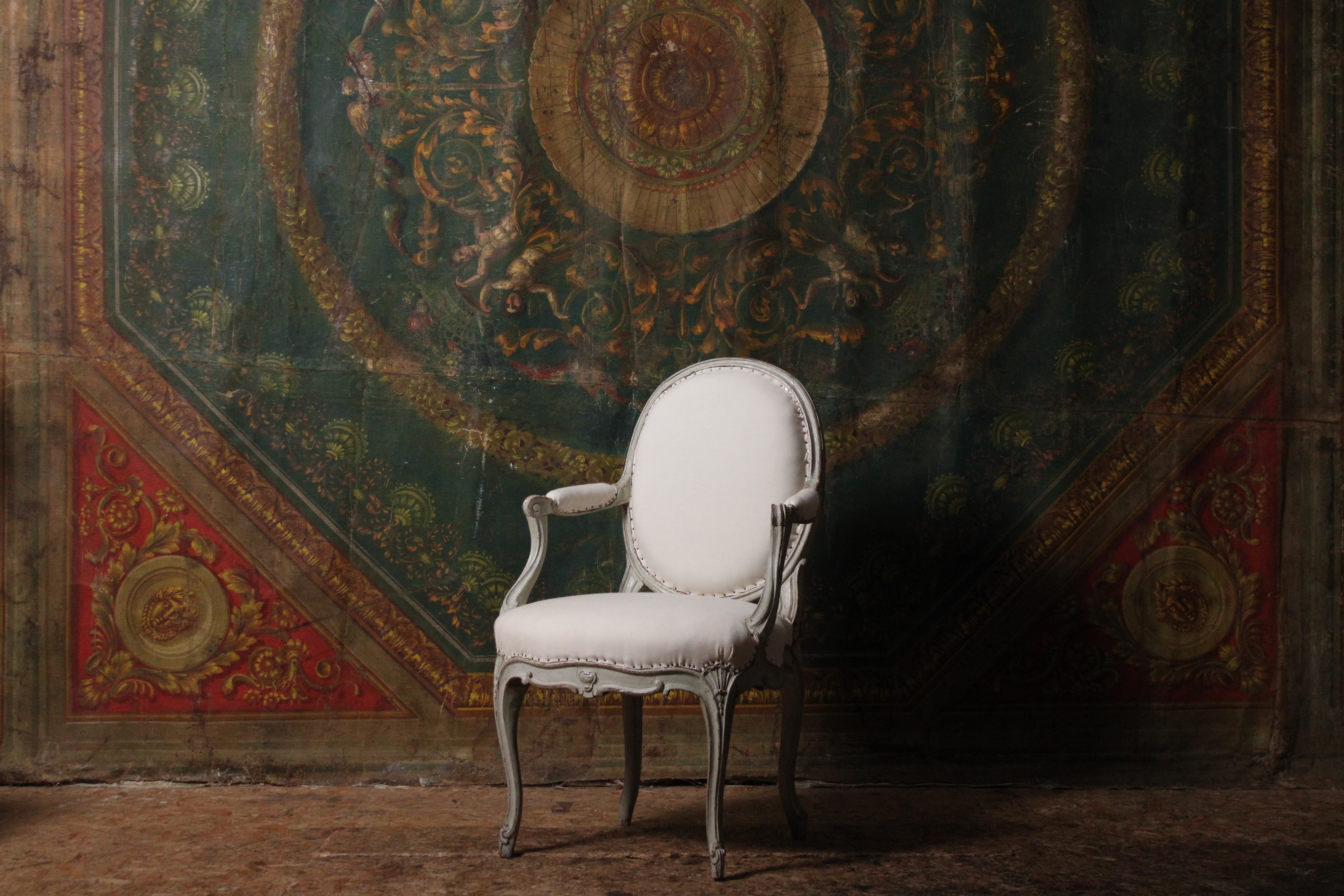 Fauteuil en hêtre sculpté et peint, estampillé Tilliard, XVIIIe s vers 1770