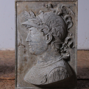 Relief en métal, buste de guerrier Scipion, XXème siècle