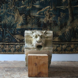 Bouche de fontaine, mascaron félin en pierre XVIIIes