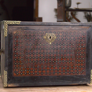 Restauration d'un cabinet indo-portuguais, XVIIIe siècle en marqueterie