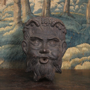 Bouche de fontaine, mascaron de faune en fonte XXe s