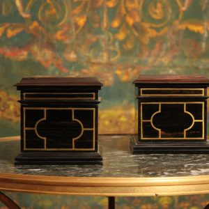 Socle en ébène et incrustation de laiton