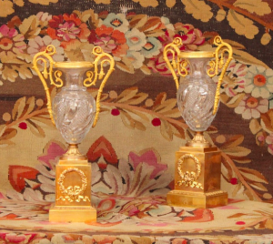 Paire de vases en cristal monté sur socle en bronze doré, XIXème siècle.