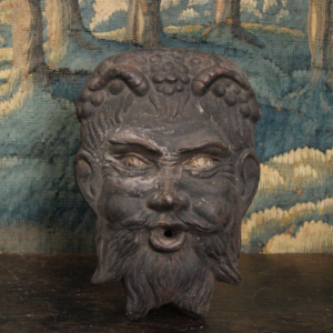 Bouche de fontaine, mascaron de faune en fonte XXe s