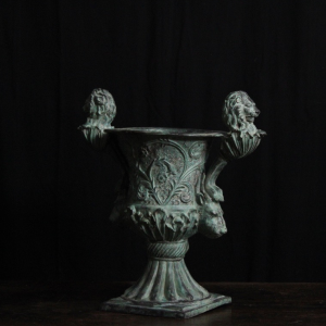 Grand vase Medicis en bronze patiné, XXe décor à l’Antique