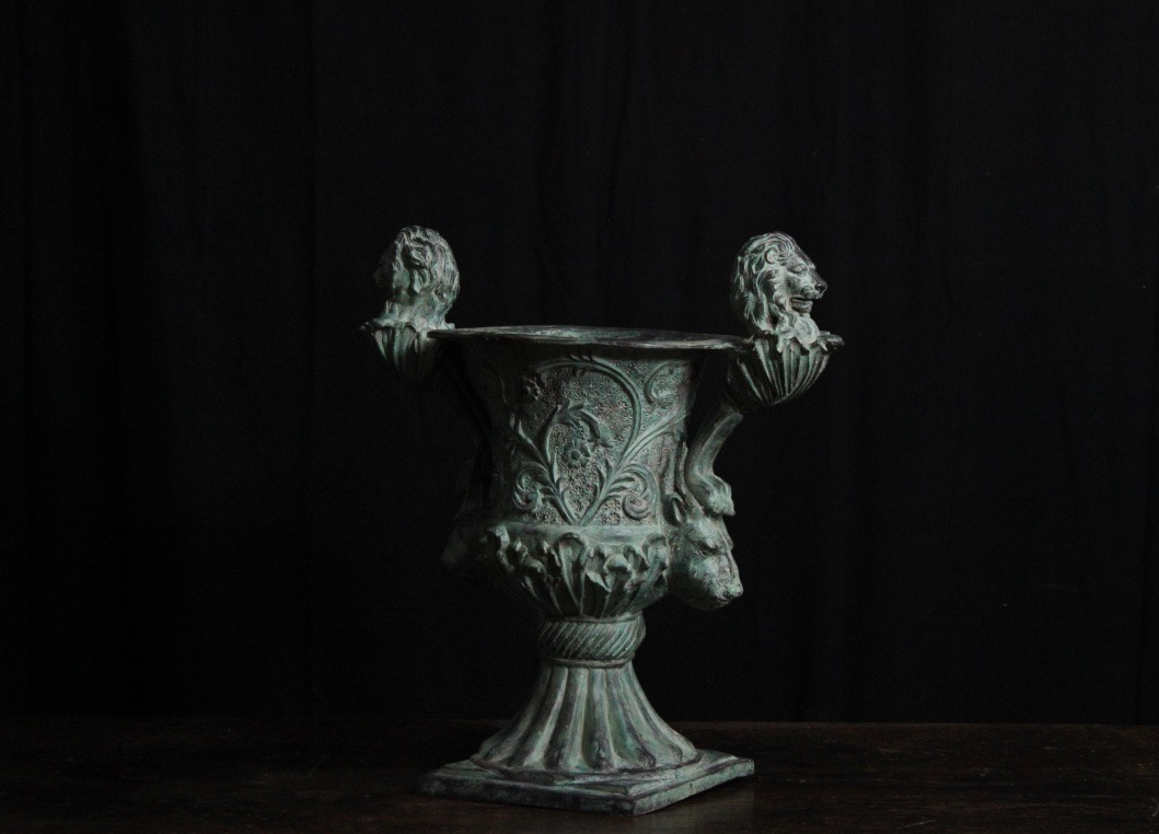 Grand vase Medicis en bronze patiné, XXe décor à l’Antique
