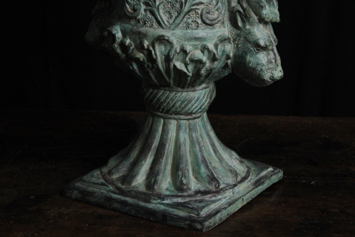 Grand vase Medicis en bronze patiné, XXe décor à l’Antique – Image 4