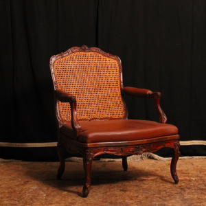Fauteuil à la reine de style Régence canné en hêtre, XIXe siècle
