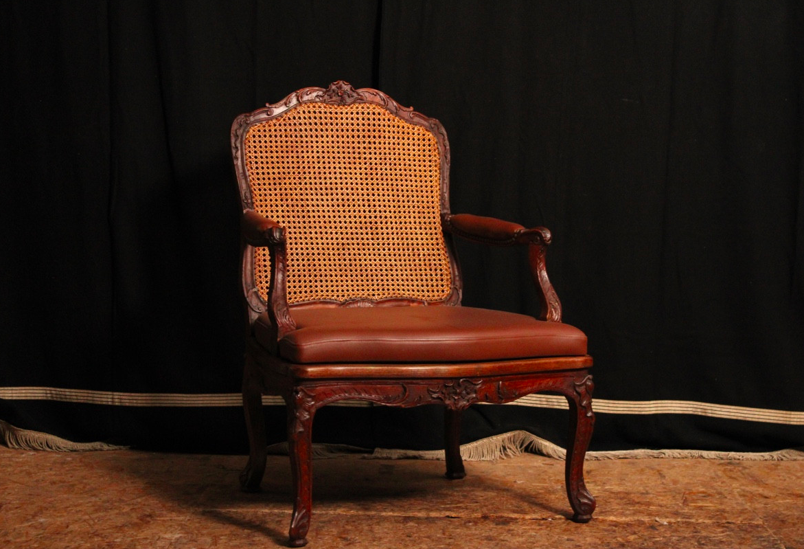 Fauteuil à la reine de style Régence canné en hêtre, XIXe siècle