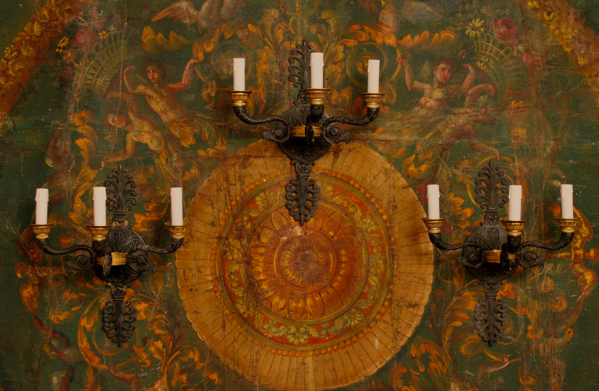 Suite de 3 appliques en bronze patiné et doré de style Empire, XXe siècle