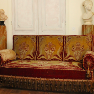 Canapé en velours et passementerie Art Nouveau, XXe s