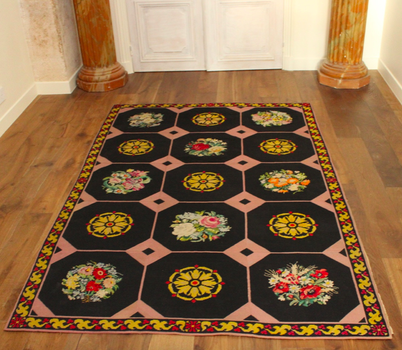 Tapis, tapisserie au point, style Charles X