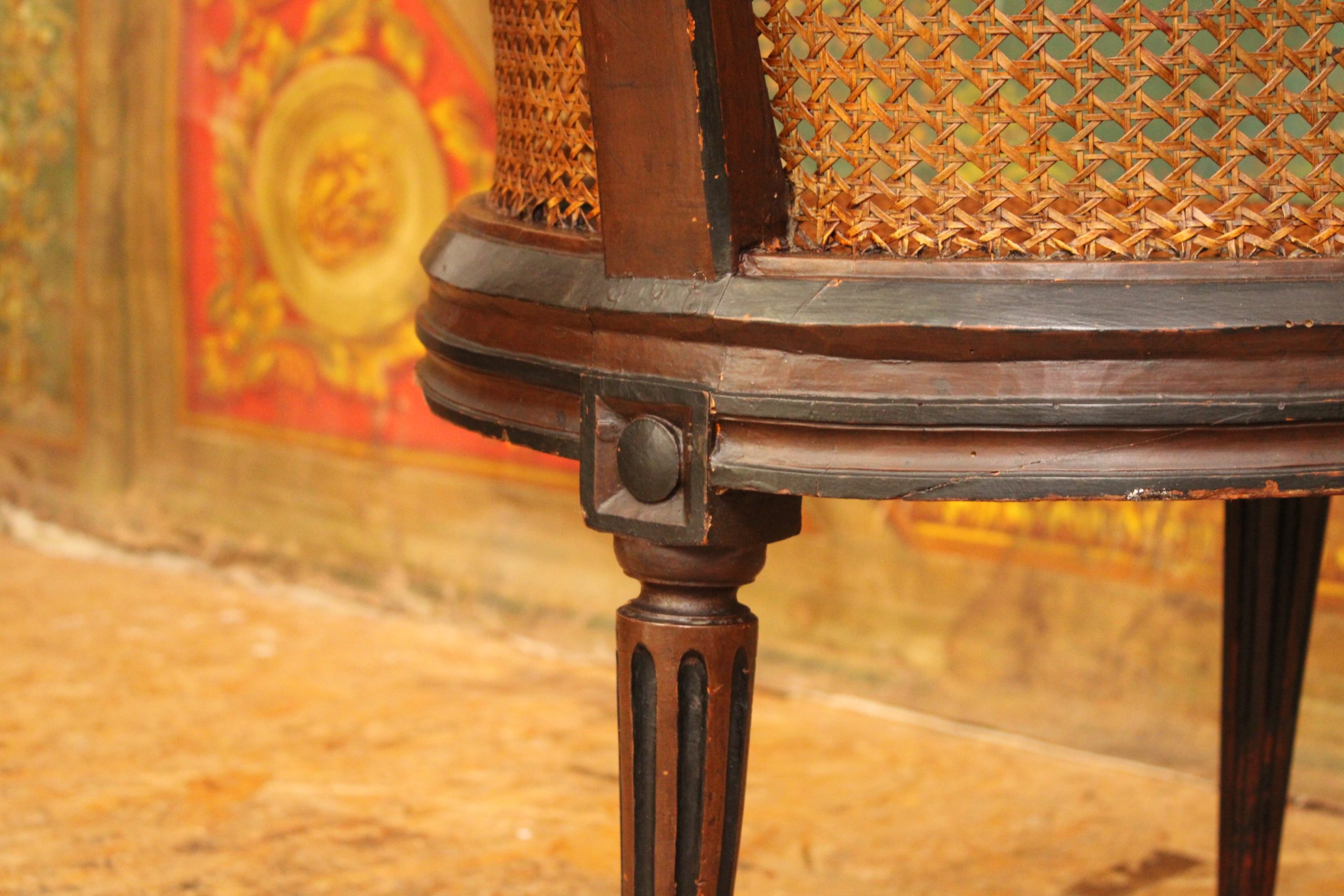 Fauteuil de bureau canné dit 'Couillard' en merisier laqué noir, époque Louis XVI – Image 8