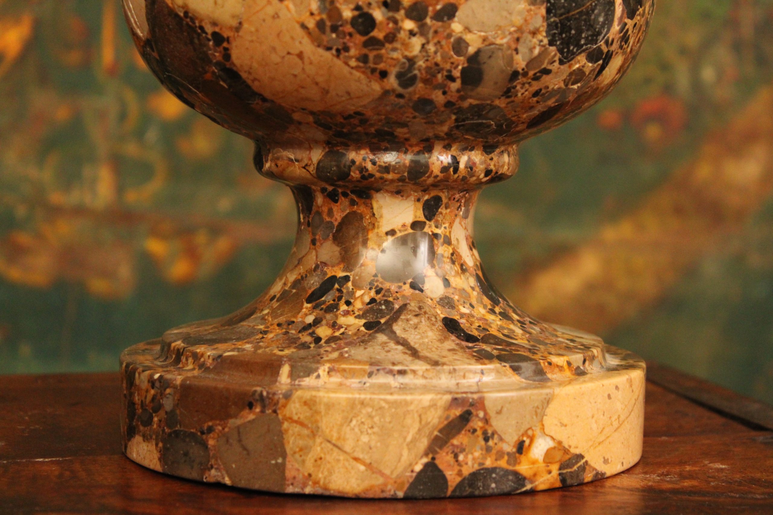 Vase Médicis en marbre brèche d’Alep, XIXeme – Image 4