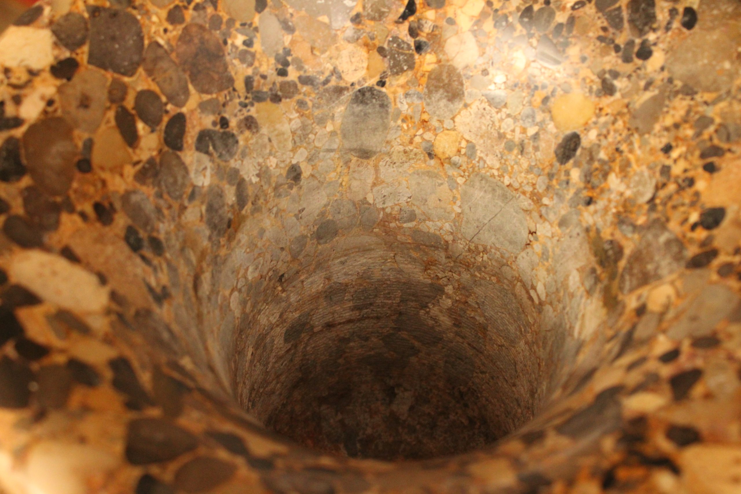 Vase Médicis en marbre brèche d’Alep, XIXeme – Image 5