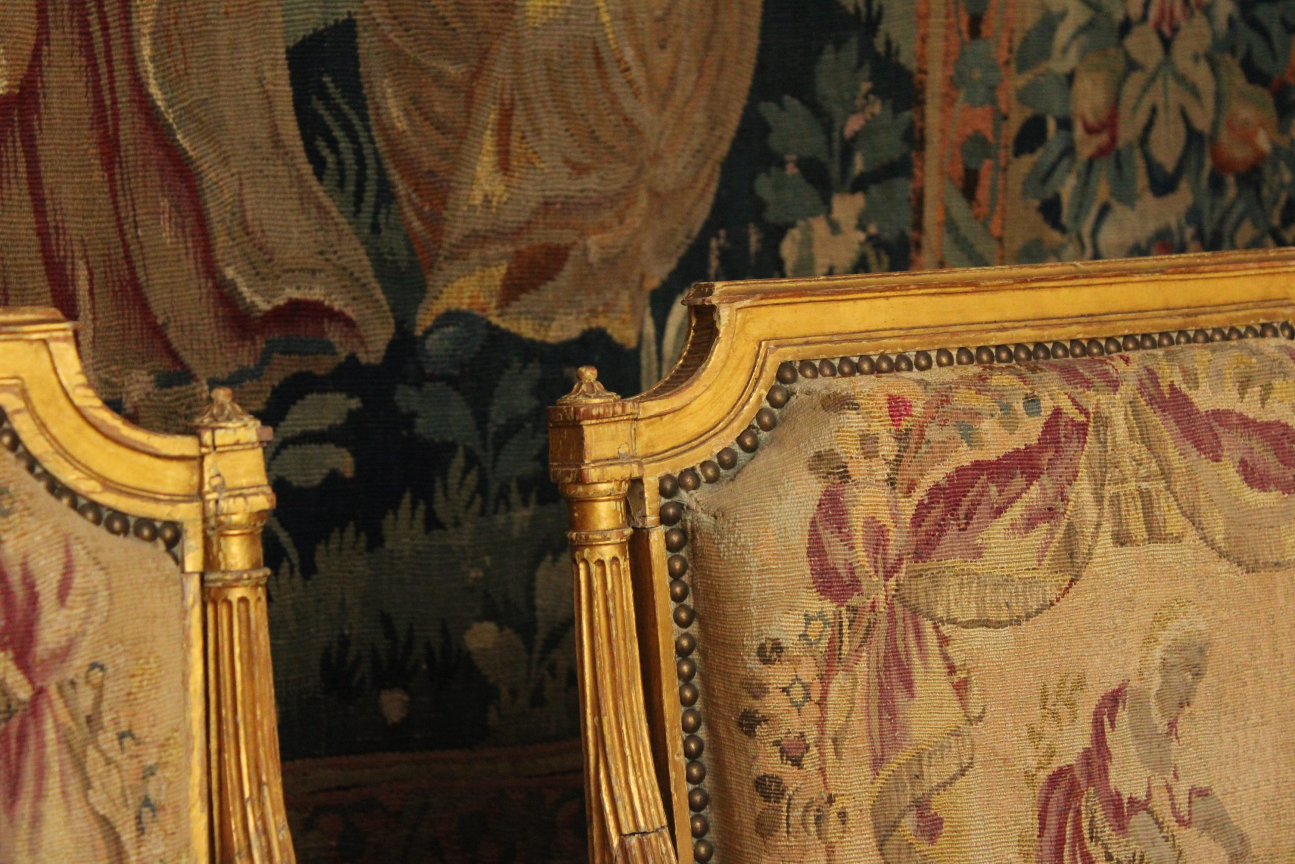 Salon en bois doré garni de tapisserie d'Aubusson, d'époque Louis XVI, XVIIIe – Image 3