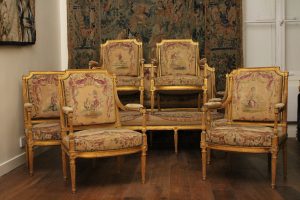 Salon en bois doré garni de tapisserie d'Aubusson, d'époque Louis XVI, XVIIIe