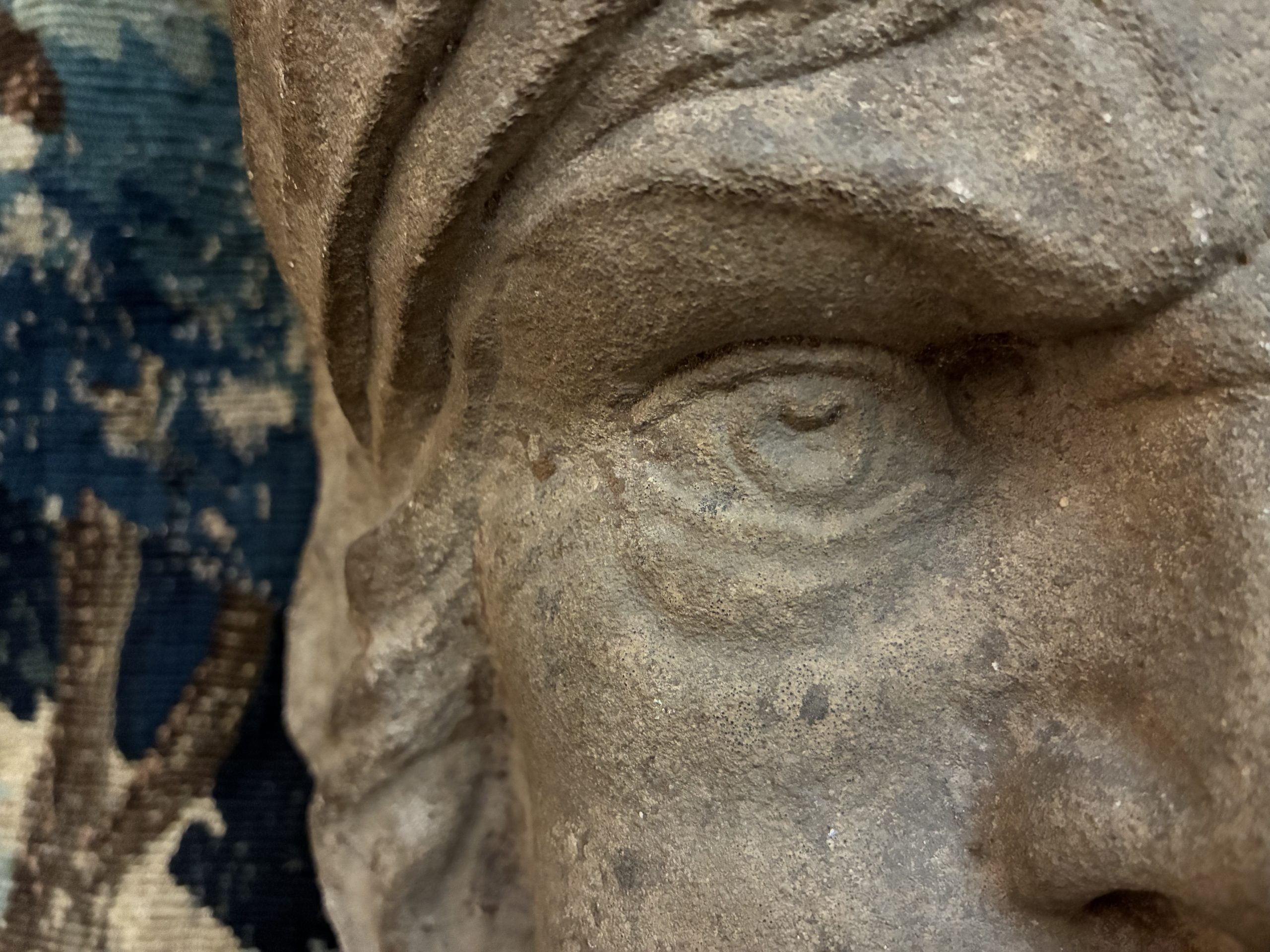Bouche de fontaine / mascaron en pierre calcaire, XVIIIe siècle – Image 5