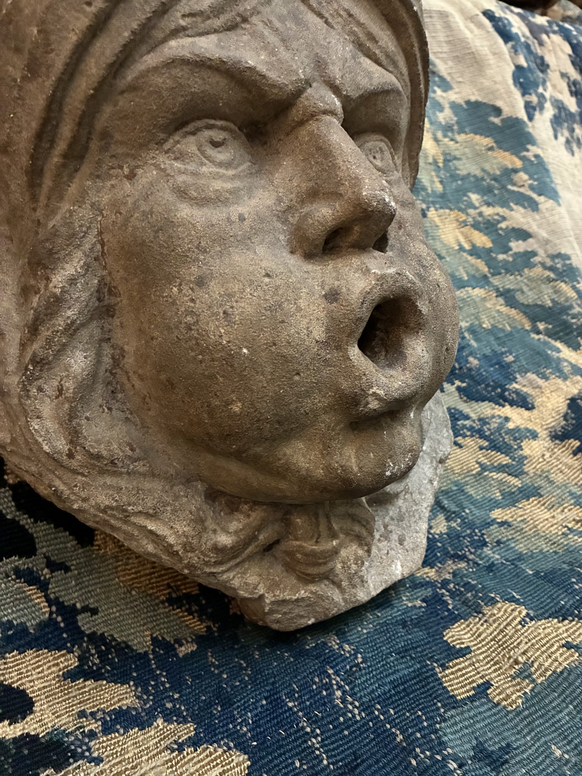 Bouche de fontaine / mascaron en pierre calcaire, XVIIIe siècle – Image 6