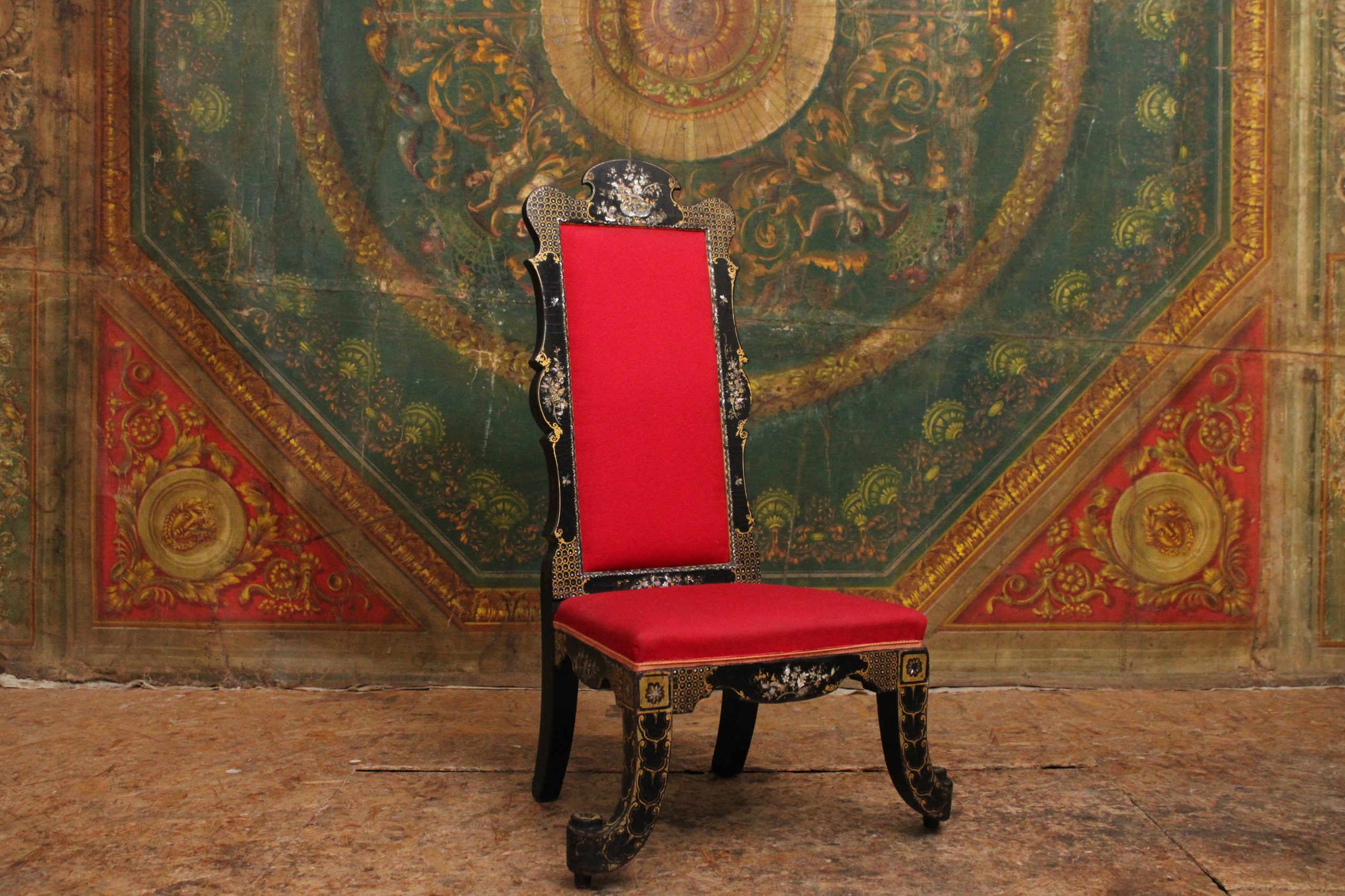 Chaise en bois laqué avec nacre, Napoléon III, fin XIXe s