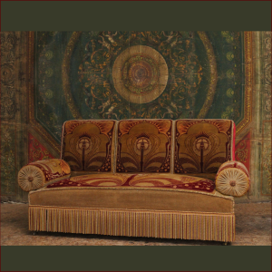 Canapé en velours et passementerie Art Nouveau, XXe s