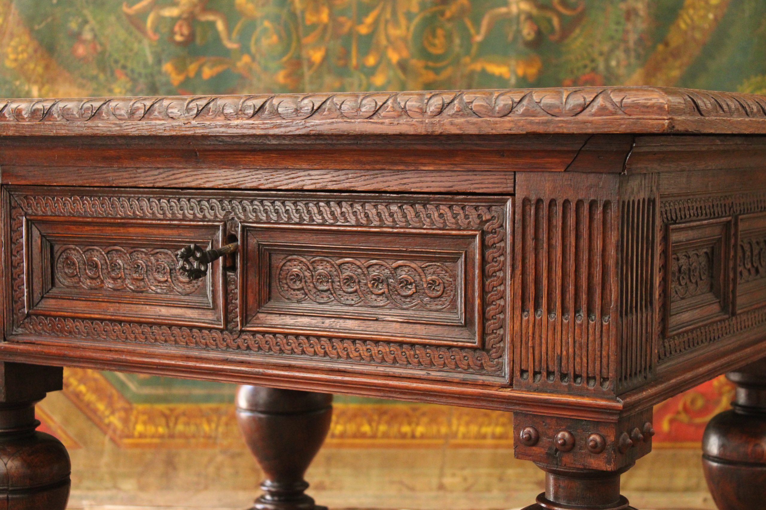 Table à tiroir en chêne de style XVIIe, ouvrage du XIXe siècle belge. – Image 2