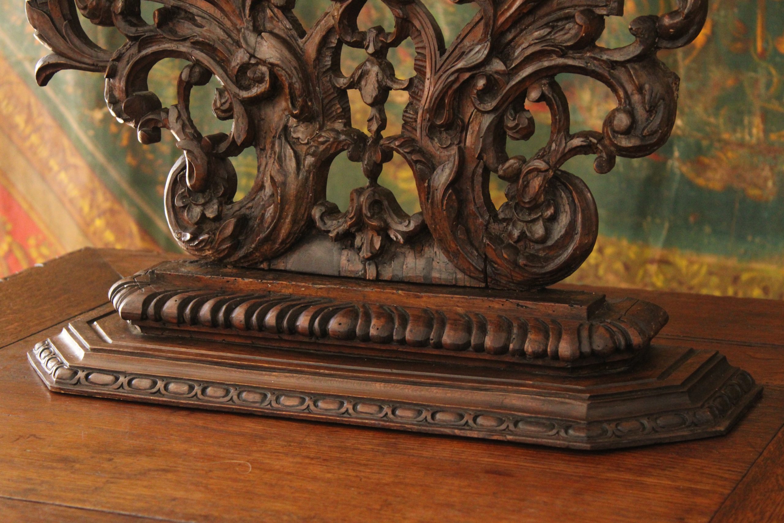 Elément de boiserie ou porte reliques, ornements rocaille en tilleul sculpté, XVIIIe s – Image 7