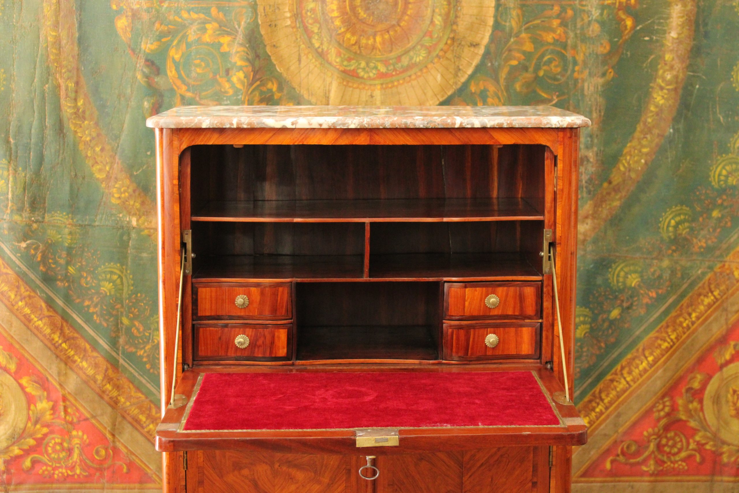 Secrétaire d’époque Louis XV en placage de bois de rose