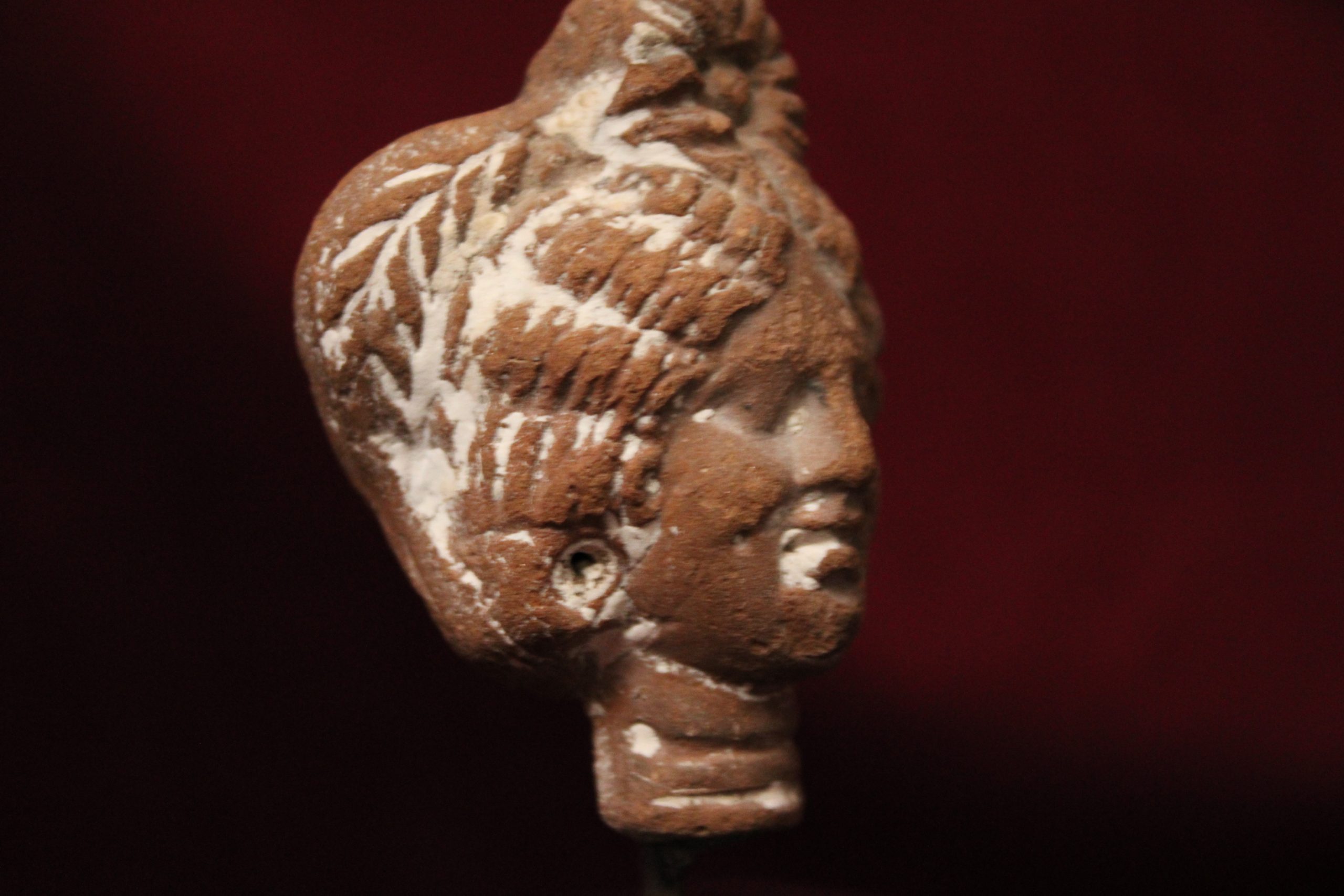 Tête de femme en terre cuite, Eypte époque Romaine