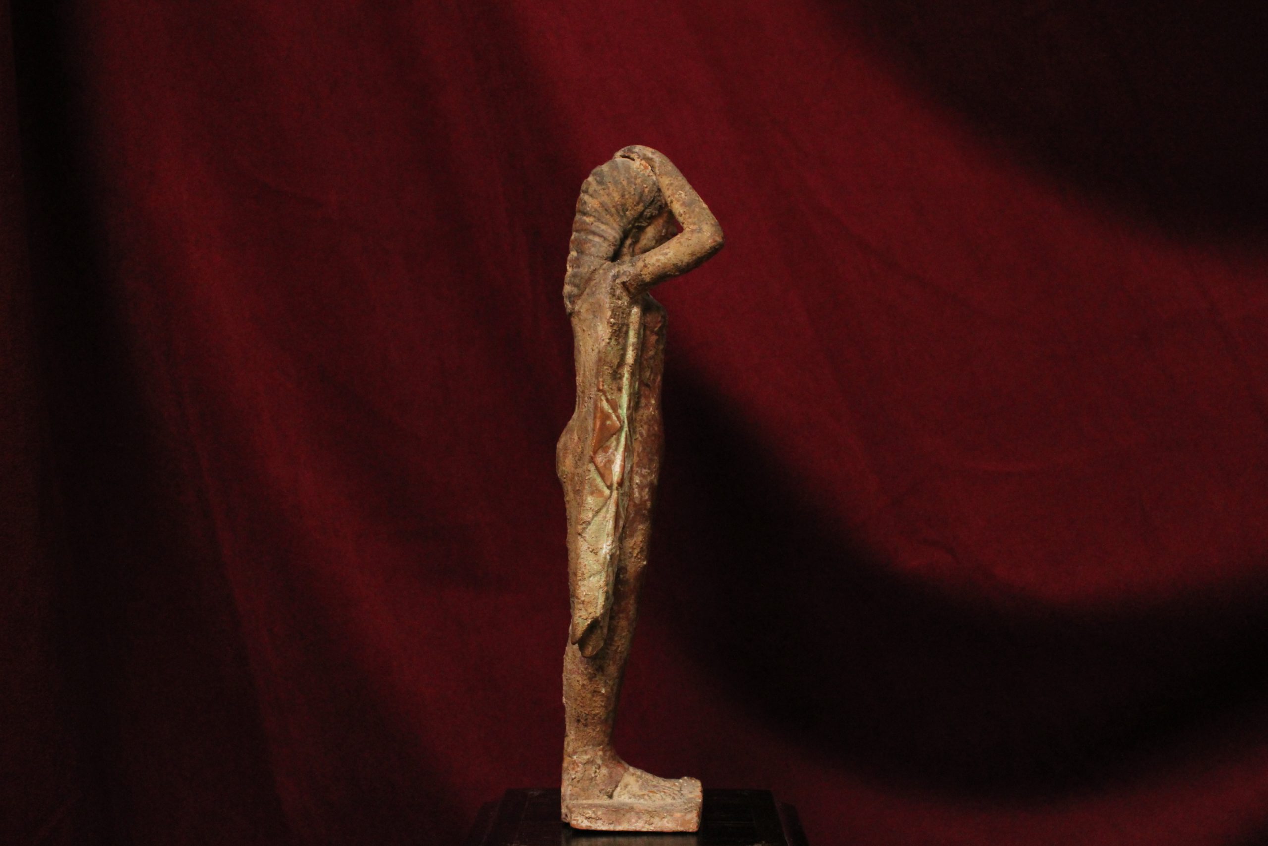 Statuette féminine en terre cuite "Korè", XIXe siècle