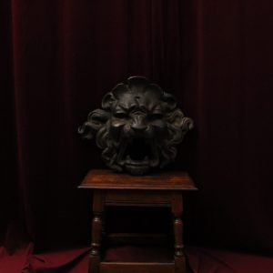 Masque/bouche de fontaine, tête de lion en plomb, XXe s